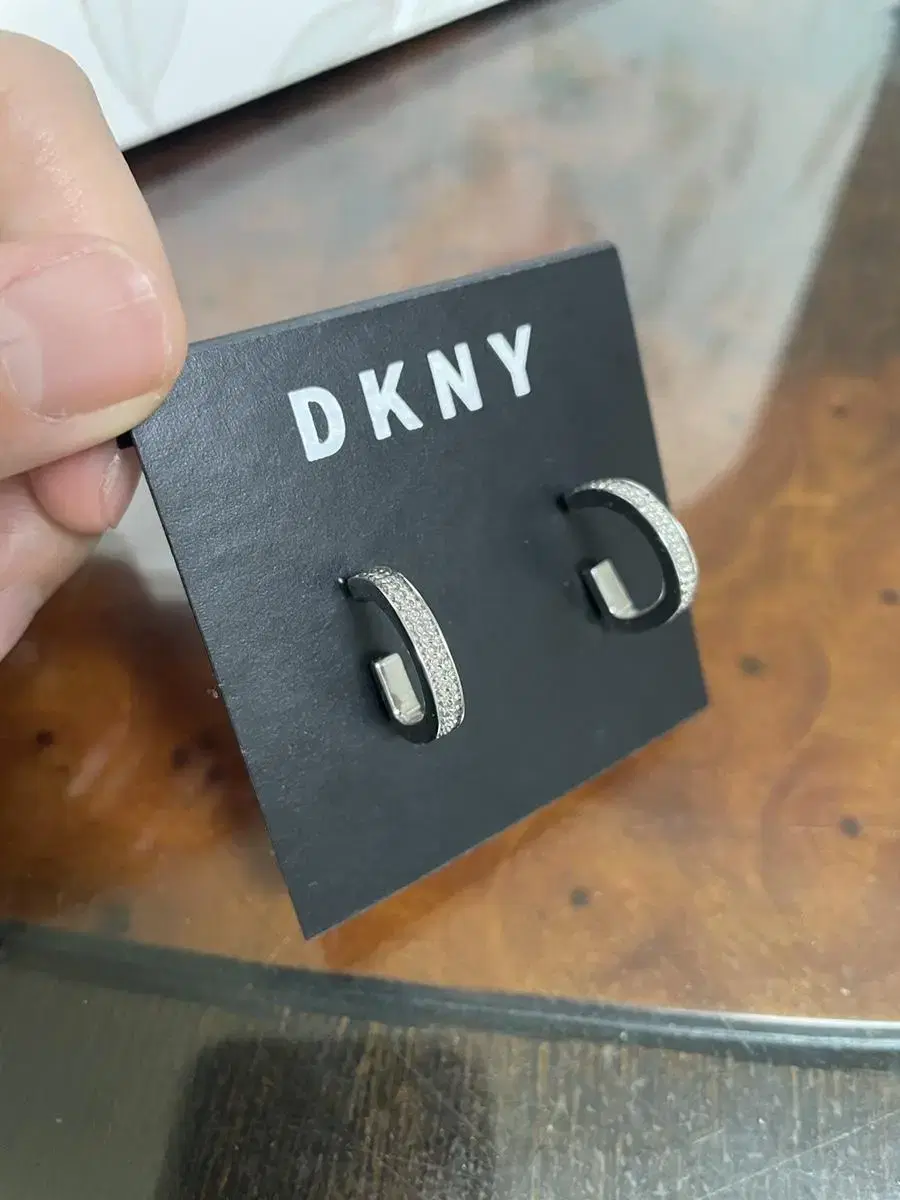 Dkny 귀걸이